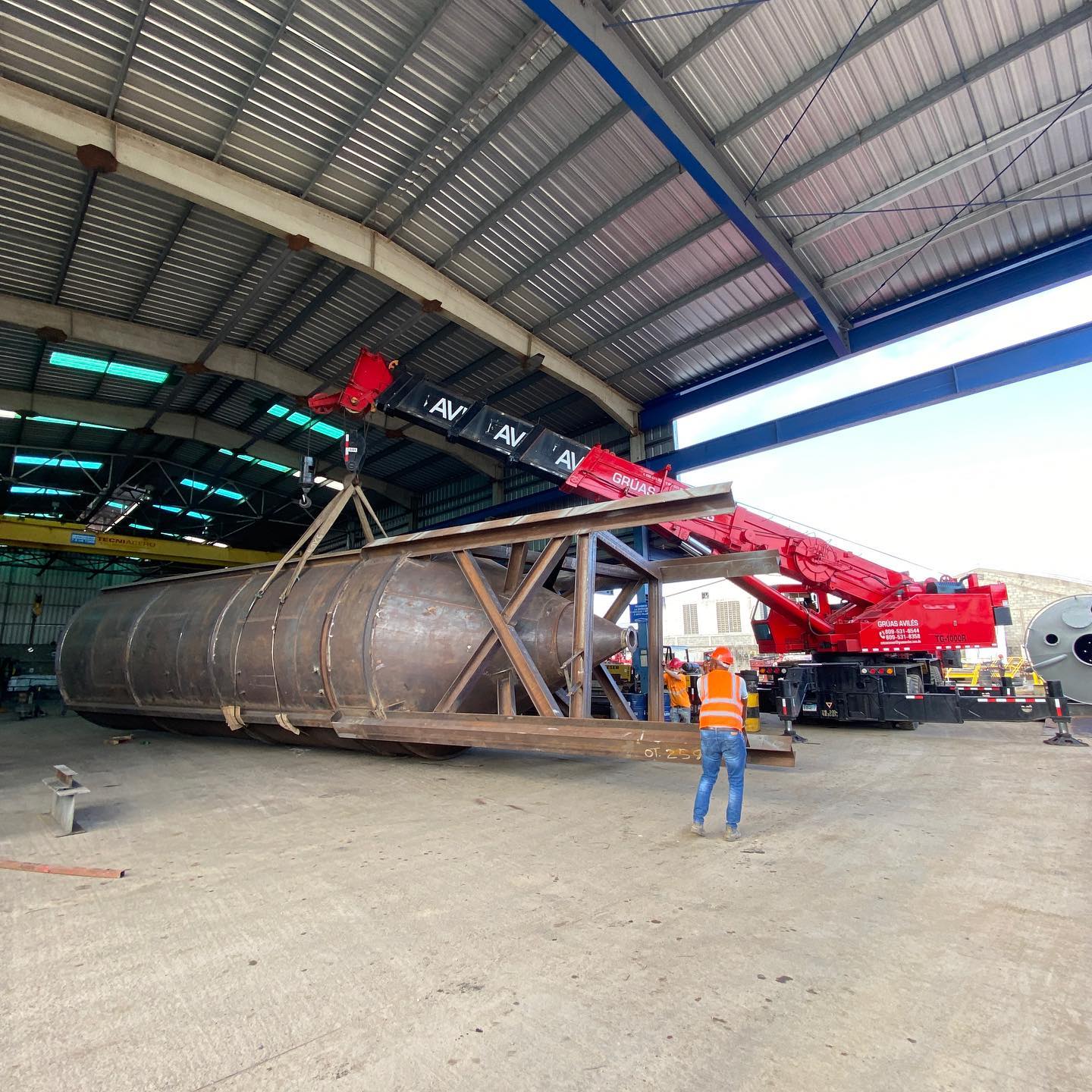 Izaje de un silo metálico de 25 toneladas